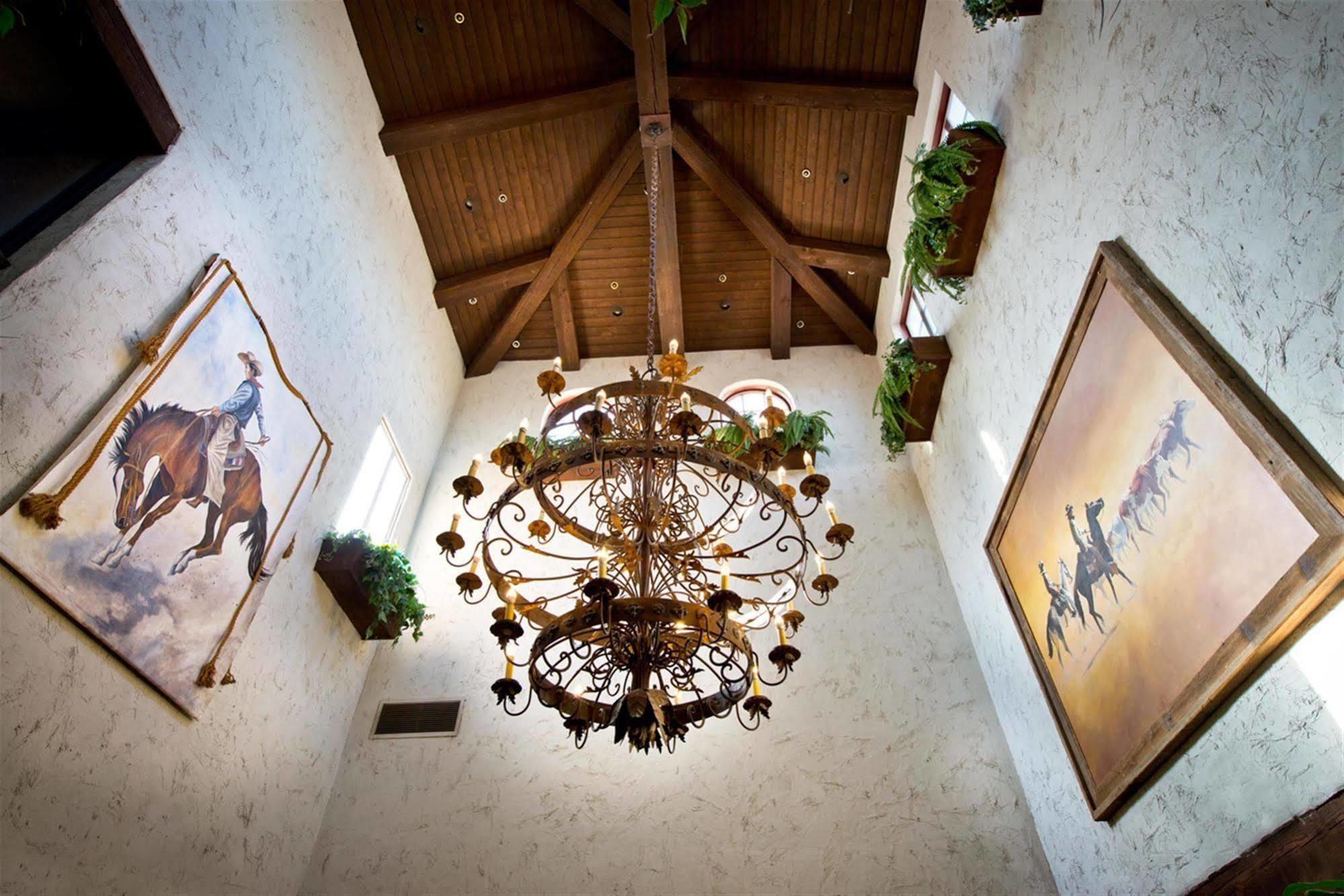 Harris Ranch Inn And Restaurant Huron Ngoại thất bức ảnh